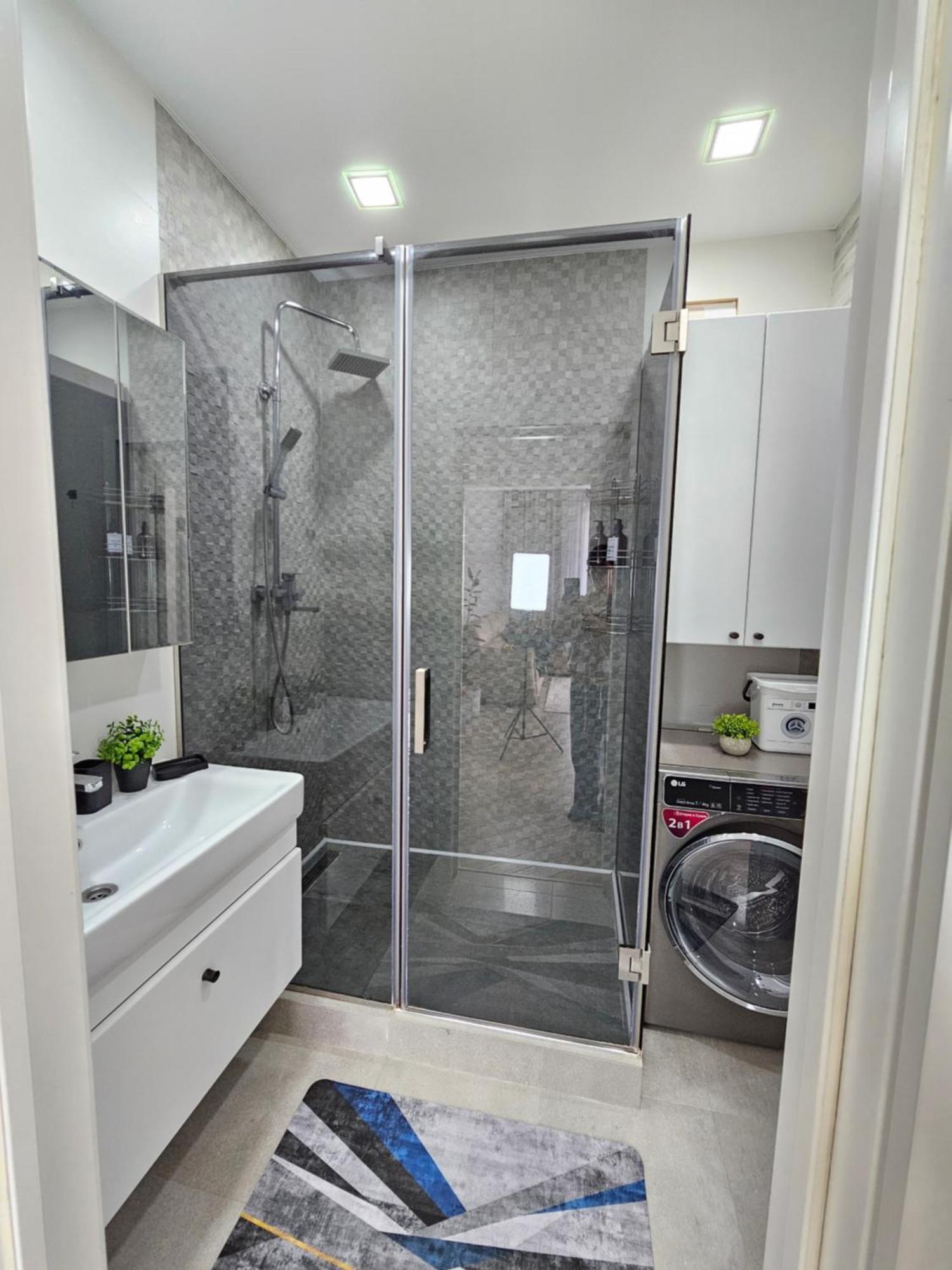3 Room Gagarin Park Residential Complex Near Mega Shopping Mall 阿拉木图 外观 照片