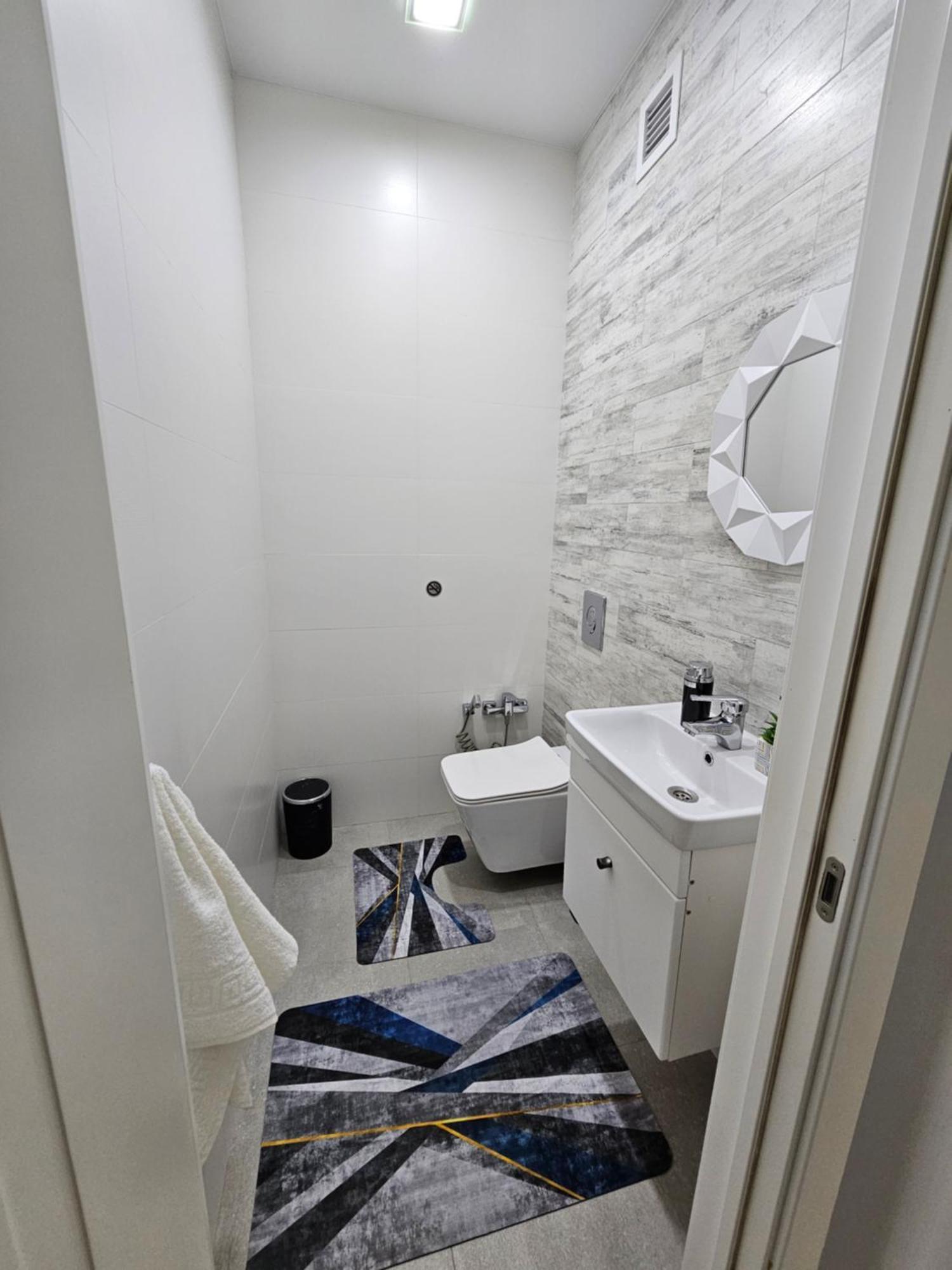 3 Room Gagarin Park Residential Complex Near Mega Shopping Mall 阿拉木图 外观 照片