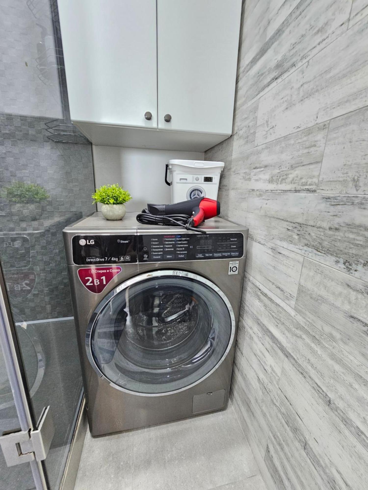3 Room Gagarin Park Residential Complex Near Mega Shopping Mall 阿拉木图 外观 照片