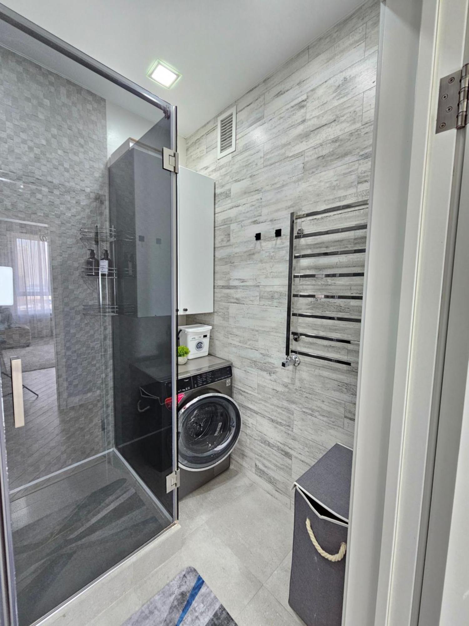 3 Room Gagarin Park Residential Complex Near Mega Shopping Mall 阿拉木图 外观 照片